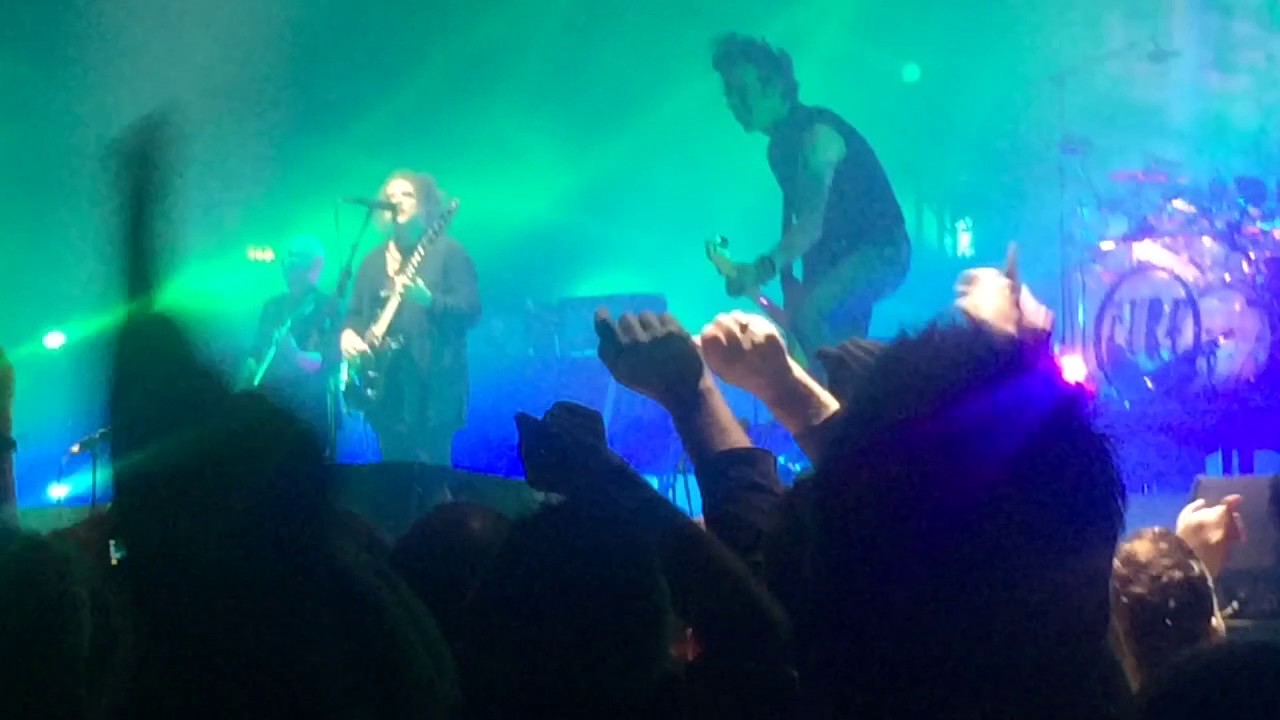 The Cure - 'A Forest' (Live) - Wembley SEE Arena 03/12/2016
