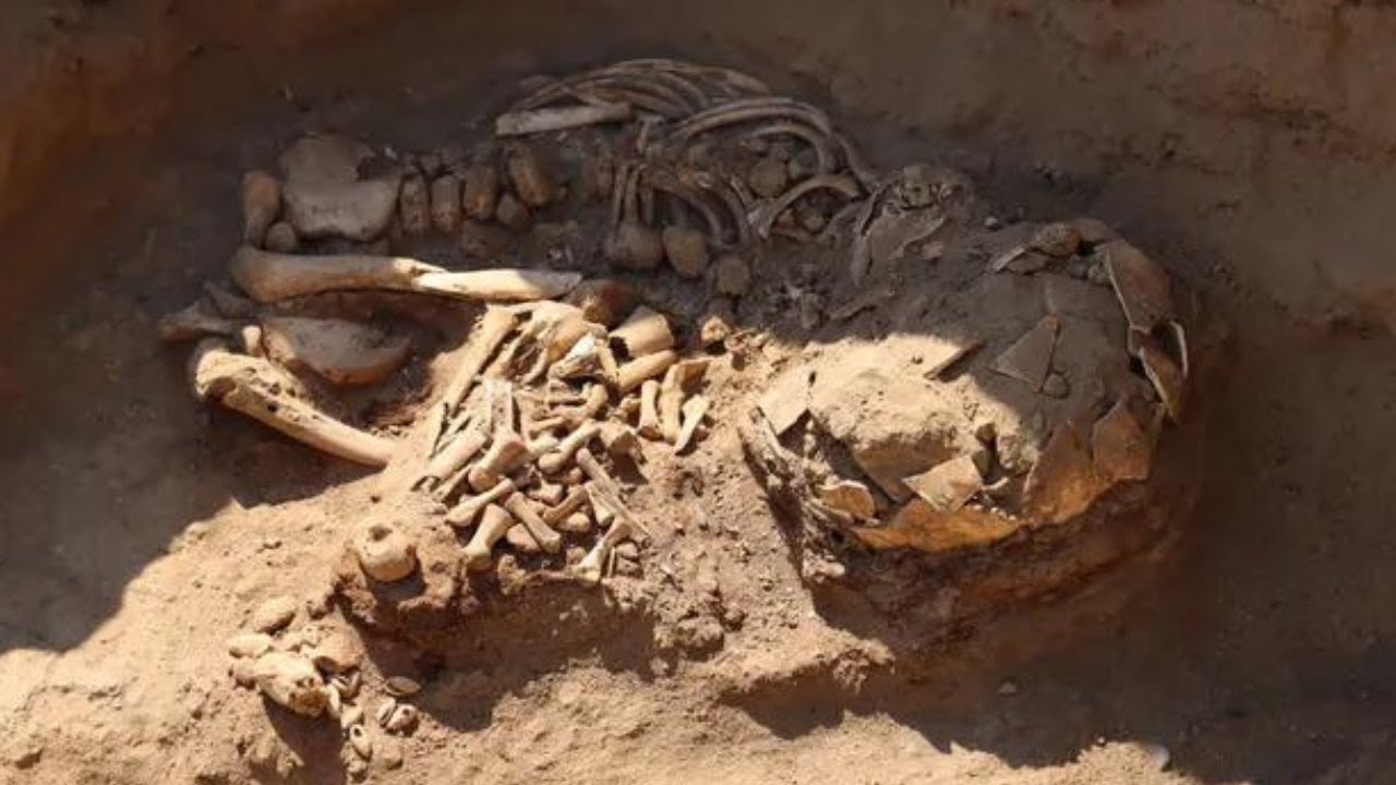 Rare pre-Inca burials of 4 people found at 'water cult' temple in Peru