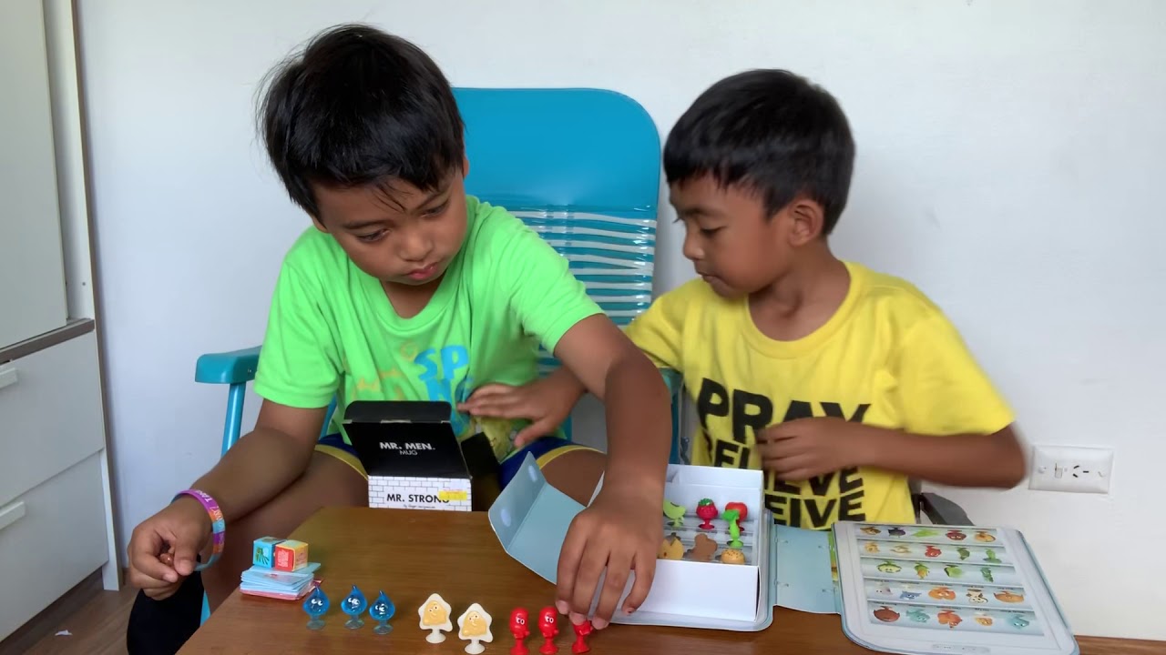 COLES STIKEEZ COLLECTOR’S CASE & BOARDGAME of JOHANN&KRINCE