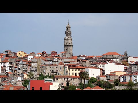 Video: Casa 3000: Suur Punane Kodu Portugali Roheliste Puude Seas