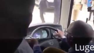 Rais Dkt Magufuli Akiendesha Basi La Mwendokasi Youtube