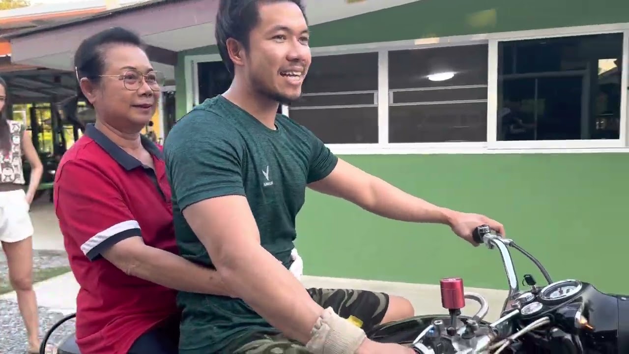 Royal enfield classic 500 ครอบครัวชอบ