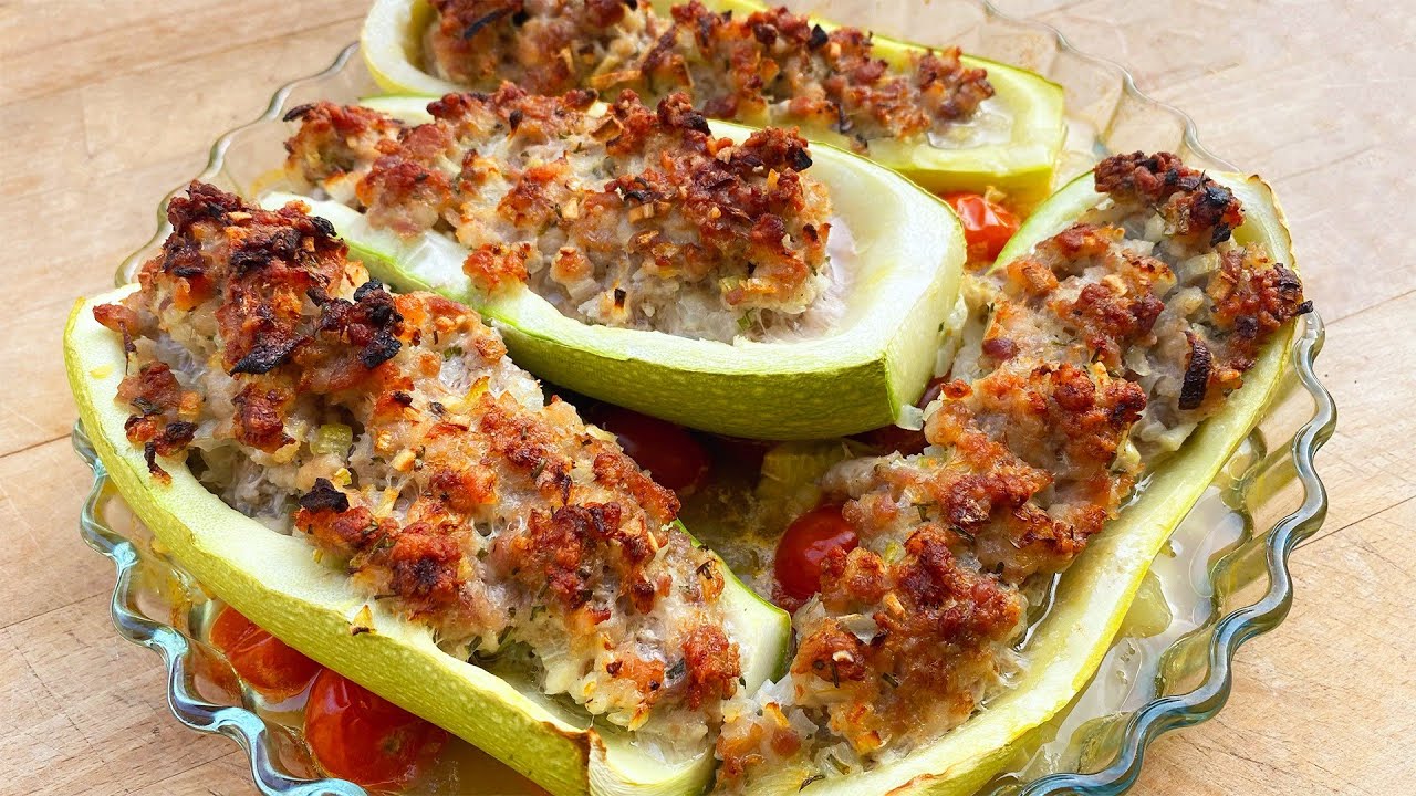 Courgettes farcies à la chair à saucisses - Recette au four - YouTube