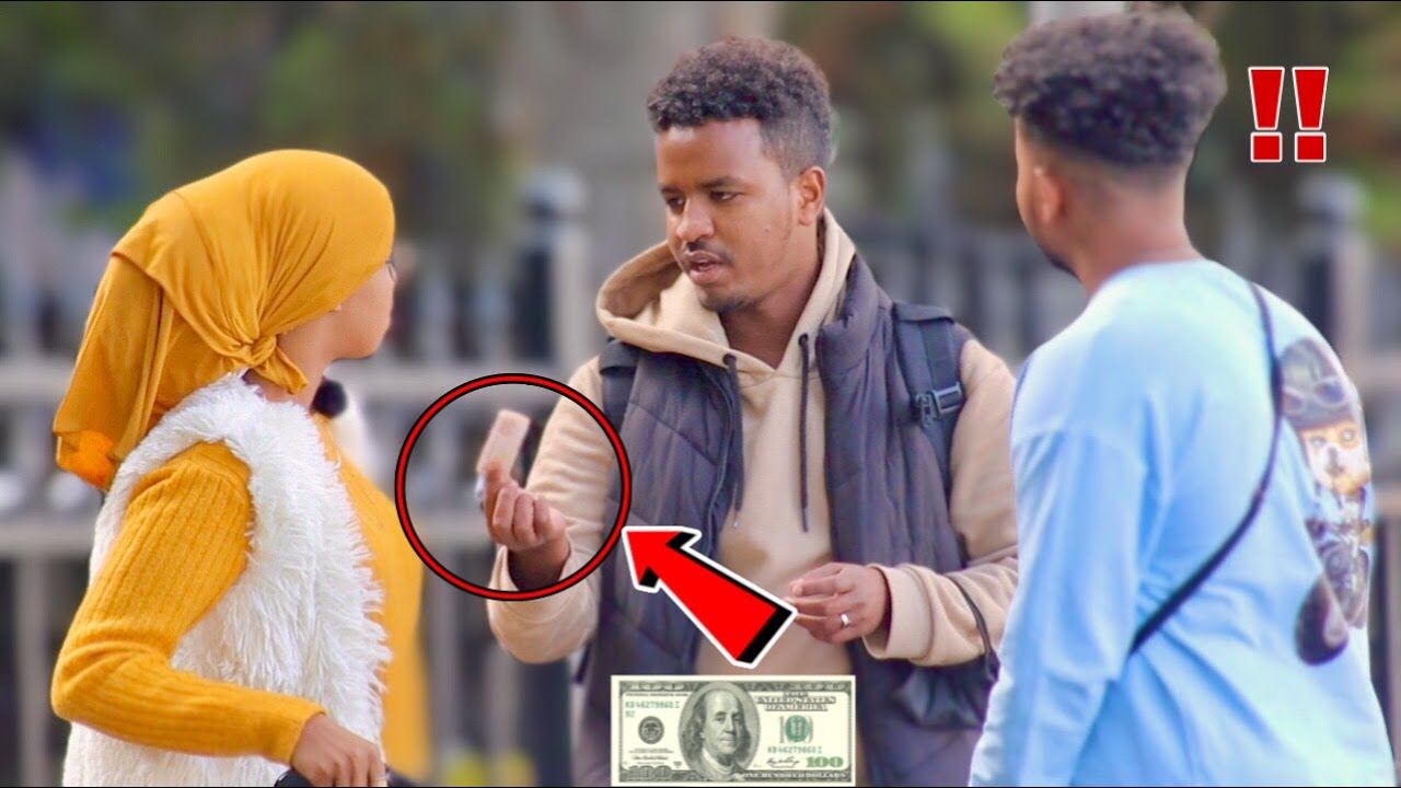 Gabar Somaliyed Oo Lacag Badan Wadata Ayaa Isaga Dhigay Qof Lacagta Ka Xadaya Si Aan Utijabino Dadka