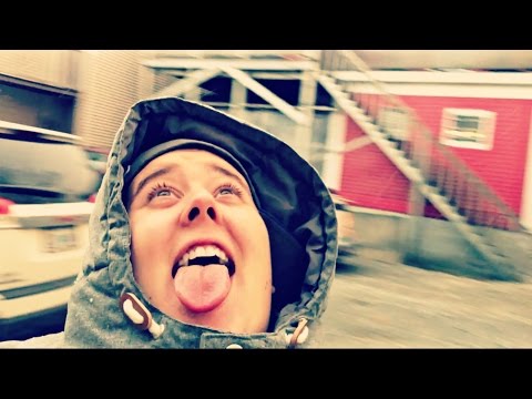 CATCHING SNOWFLAKES! [11.21.14 - Day 446]