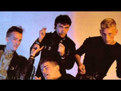 Radio Futura - 1984 No tocarte (directo)