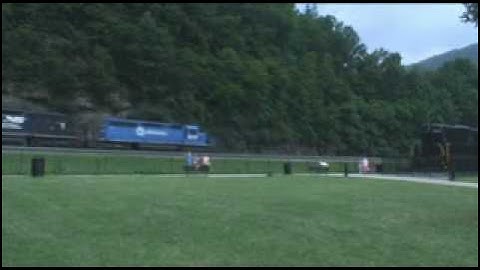 Horseshoe Curve Helpers - NS and Conrail SD40-2s - Altoona