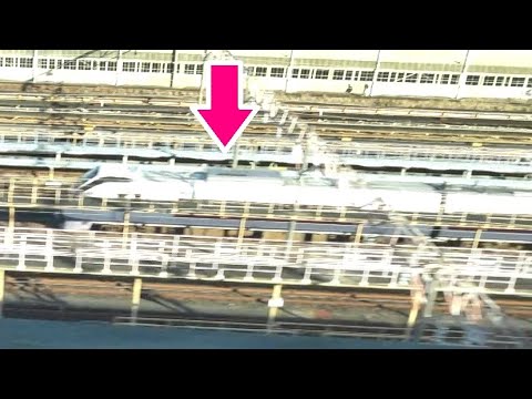 仙台の車両基地に停泊している特急ひたちE657系が見える東北新幹線下りE5系はやぶさ1号の車窓