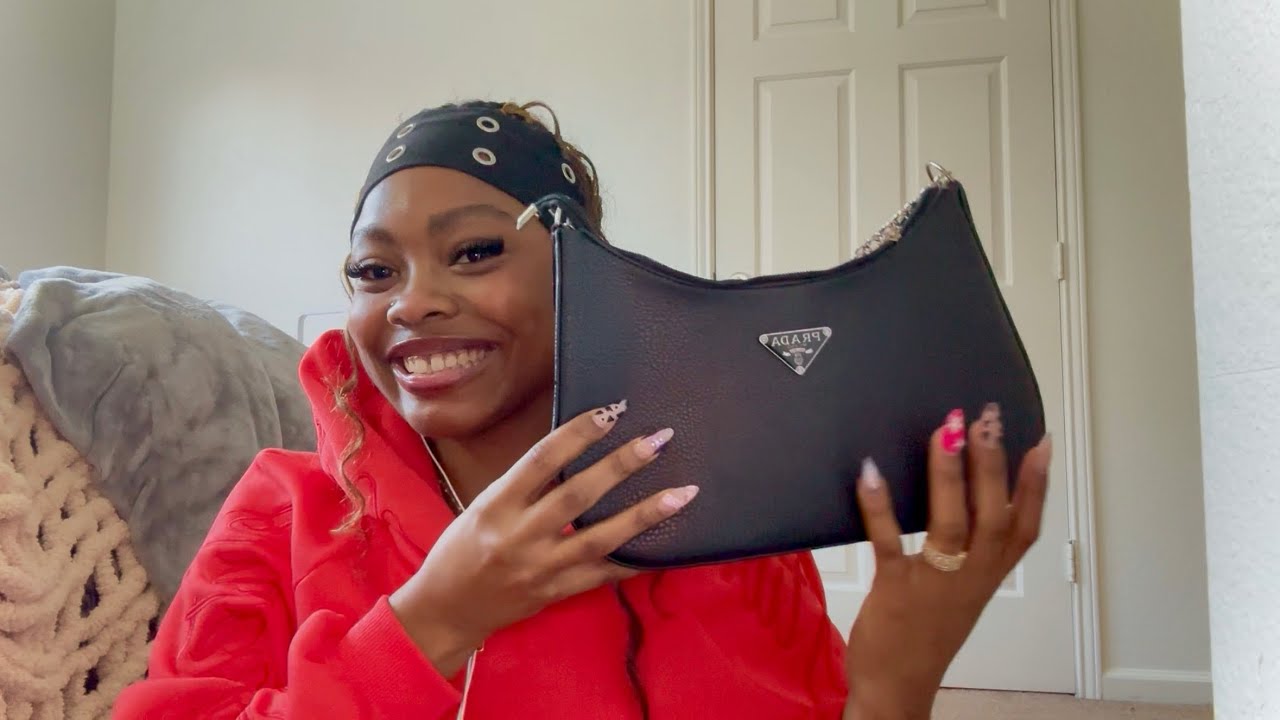 ASMR | over-explaining my purses & what’s in my bag 👛☺️😇