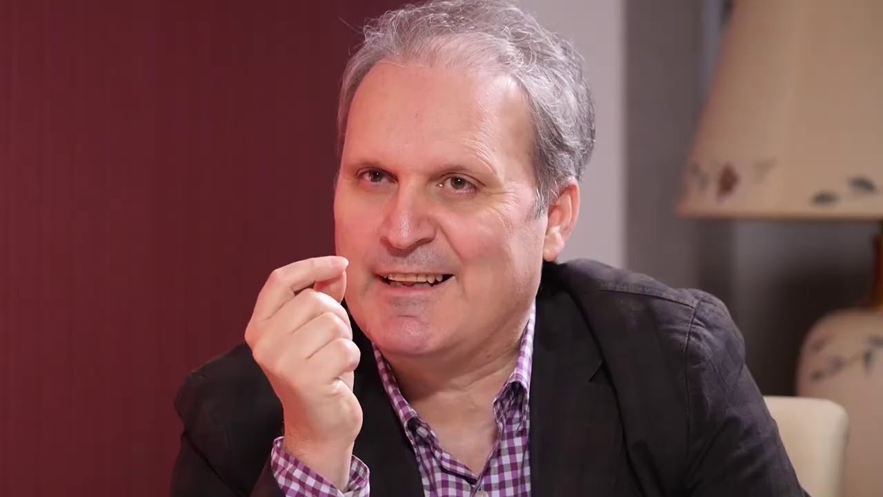 VO CENTAR Makedonskiot jazik e kodificiran od brakjata Kiril i Metodij so prevodot na biblijata!
