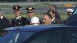 Pope Francis departs for Mozambique