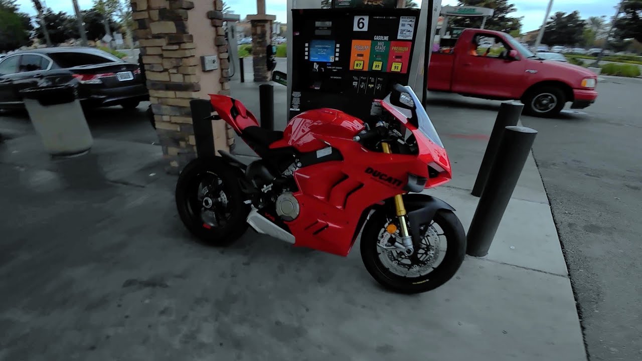Pros And Cons of My 2022 Ducati Panigale V4S