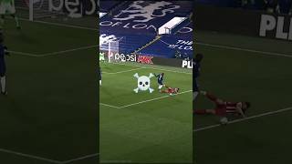“That INSANE Rüdiger tackle everyone is talking about 🤯”
