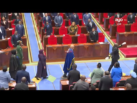 RAIS SAMIA AKIINGIA BUNGENI KUFUNGUA BUNGE LA 13