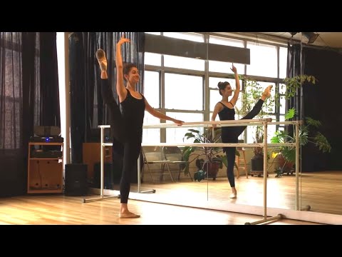 10 MIN BALLET BARRE STRETCH ROUTINE | Improve your extensions & overall flexibility