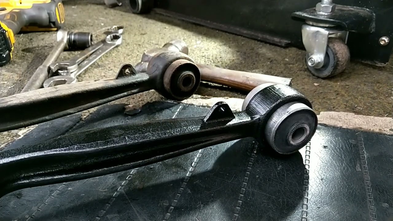 Range Rover L322, I fit new front track control arm. Part No. RBJ500920