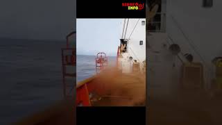 melepas jangkar kapal ke dasar laut 😱 #shorts