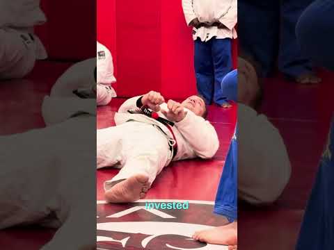 Master Grappling: Arm-to-Hip Connection & V-Frame Defense! #shorts