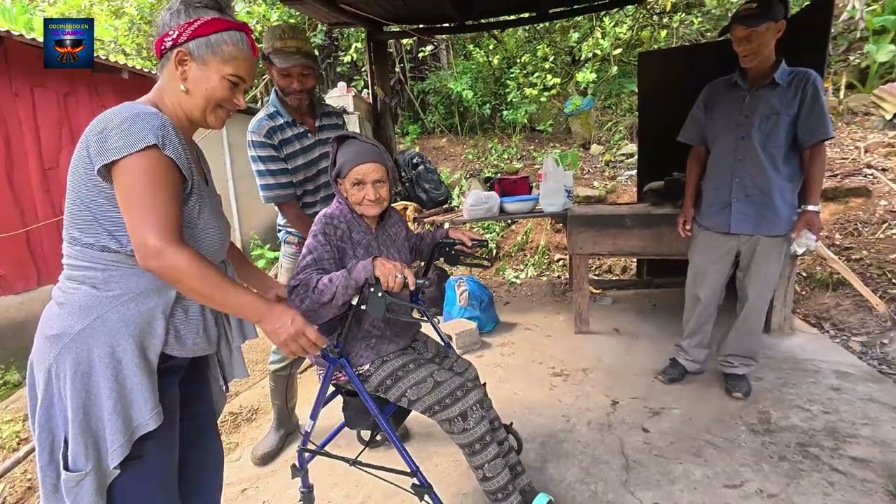 MIREN 😟nunca se CASÓ se DEDICÓ a CUIDAR a su MADRE 🥰VIVEN  SOLO en un CAMPO de JARABACOA