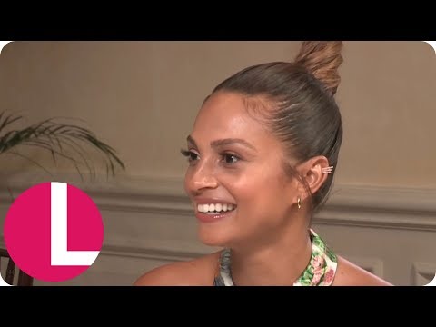 Video: Holly Willoughby a Alesha Dixon podporují kampaň o stárnutí porodu