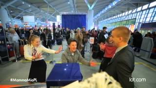 Fun Warsaw Airport Flash Mob: LOT Polish Airlines greets 500,000th Boeing 787 passenger