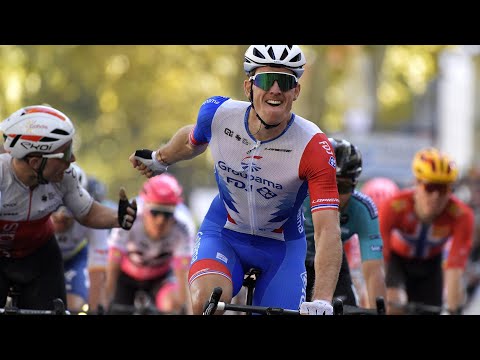 Cyclisme - Paris-Tours : Démare s'impose sur un sprint rageur, Gilbert tout sourire pour sa dernière