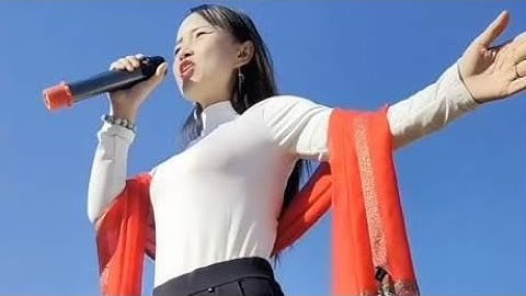 美女演唱一首情歌《花心》，歌声优美，超级好听！