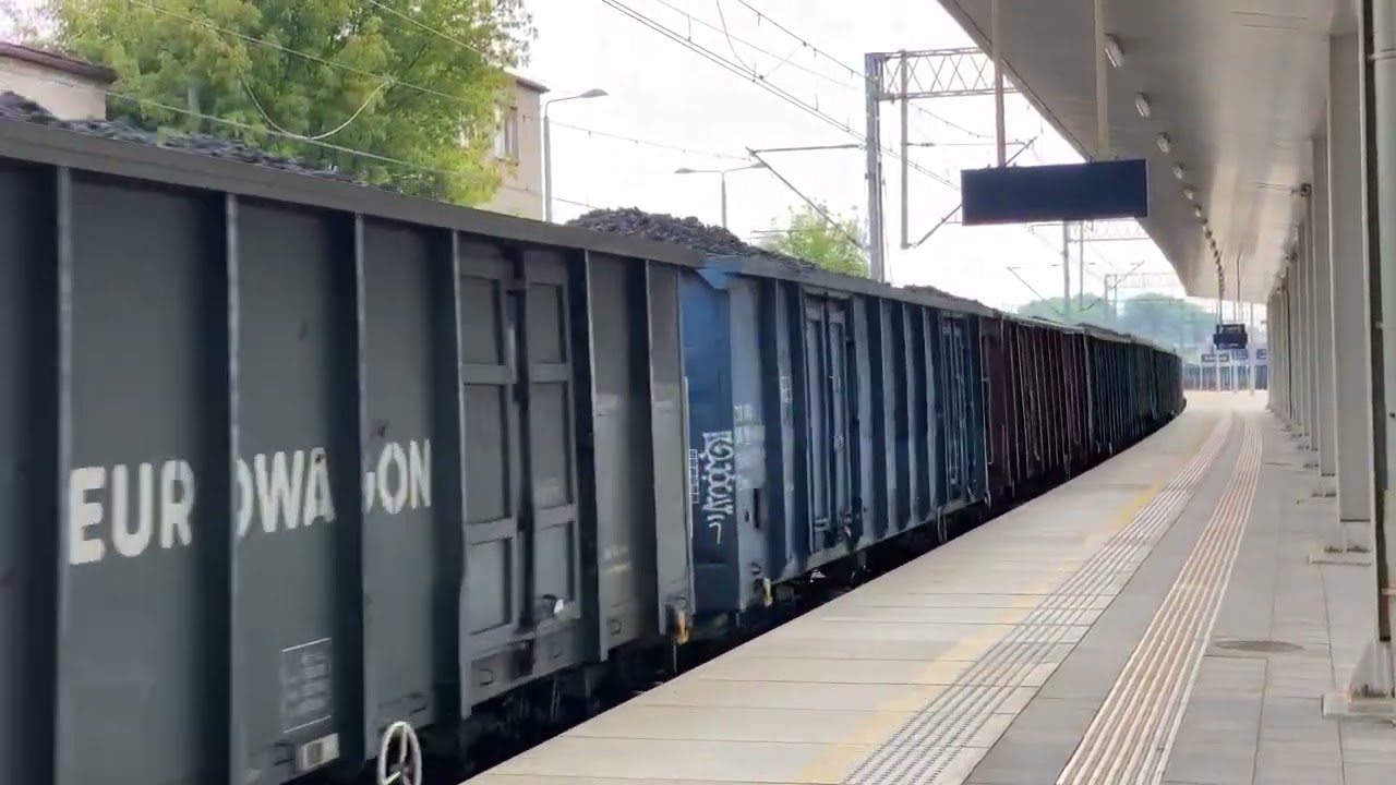 Kolprem 111Ed-042 5 170-160-3 heads a coal train