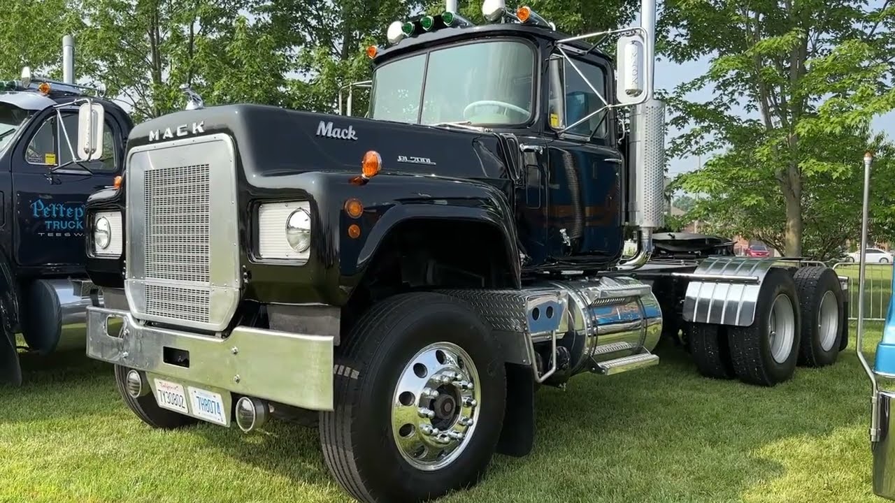 Classic Beauty ! 1970 Mack RL-700L Vintage Truck - YouTube Classic Beauty ! 1970 Mack RL-700L Vintage Truck - YouTube