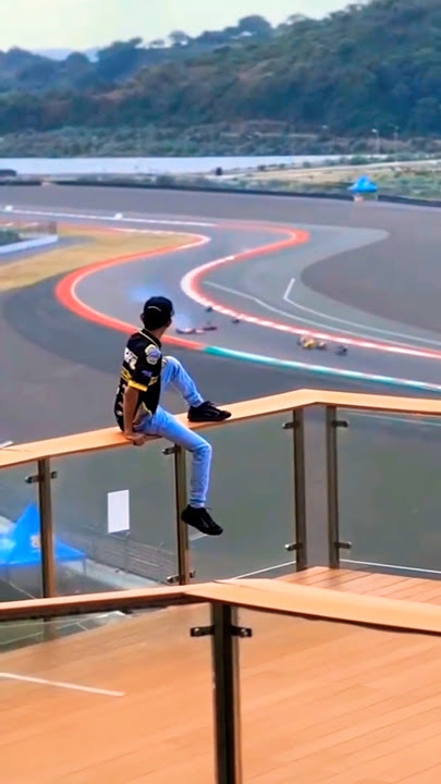 Para pembalap motoGP berjatuhan di sirkuit mandalika!