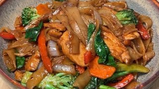 How to make Pad Kee Mao (Thai Drunken Noodles)