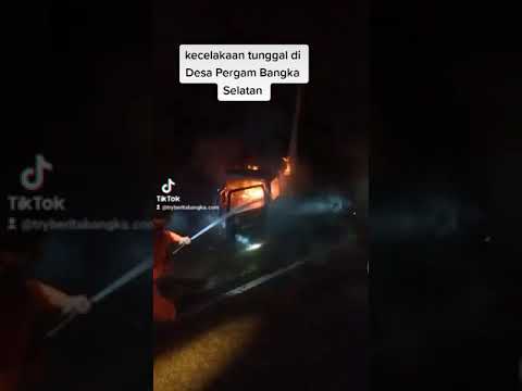 Kecelakaan Tunggal Sebuah Mobil Pengangkut BBM Habis Terbakar