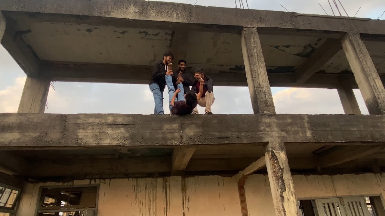 Chat pe se latka diya anu ko 😧 