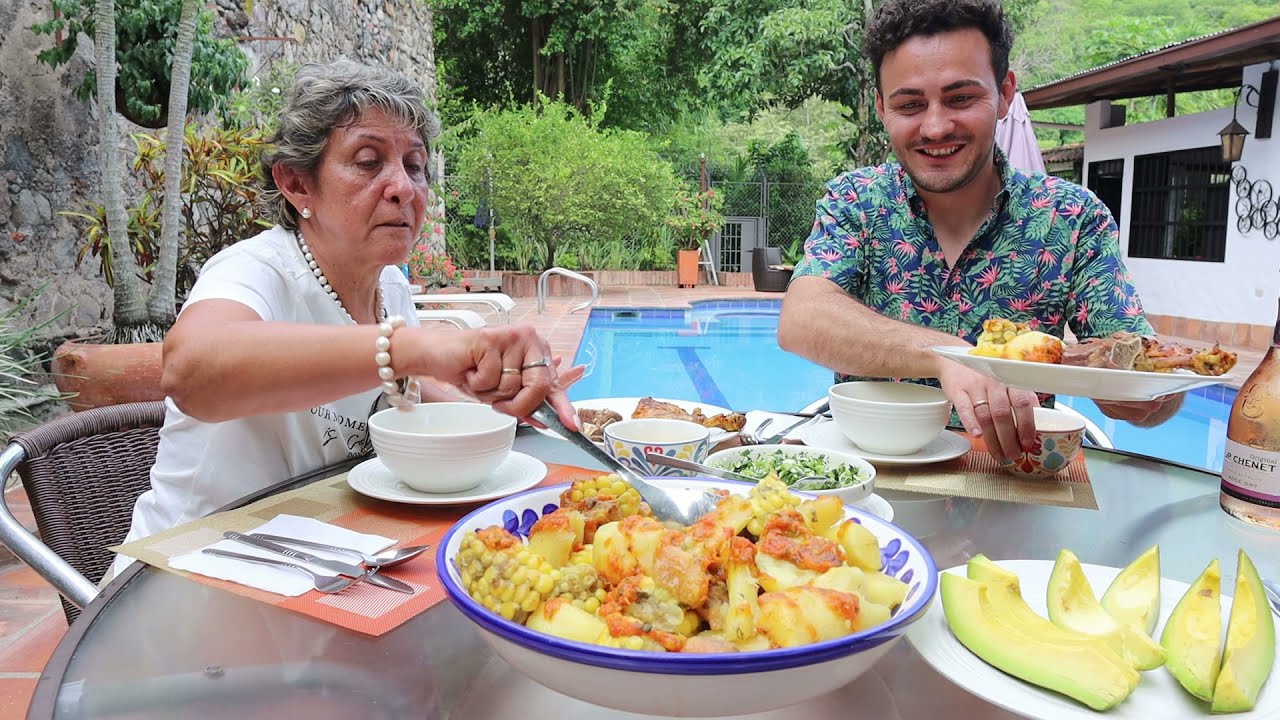 El Mejor Sancocho Colombiano Hecho a Leña