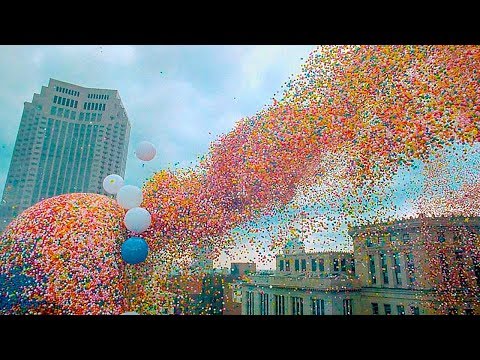 Vídeo: Qual é A Força Que Levanta Os Balões No Ar