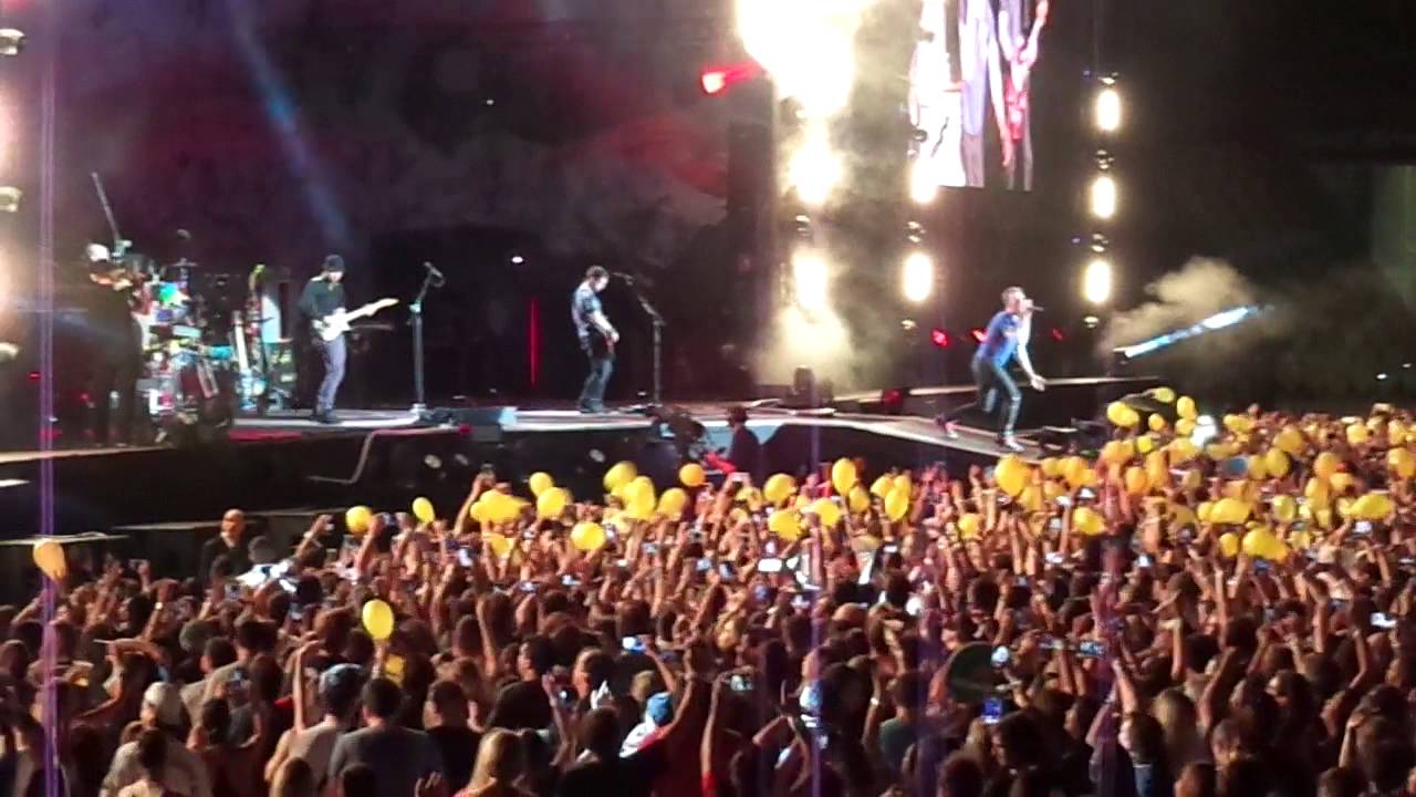 A Head Full of Dreams (Coldplay live in Sao Paulo, April 7, 2016) YouTube