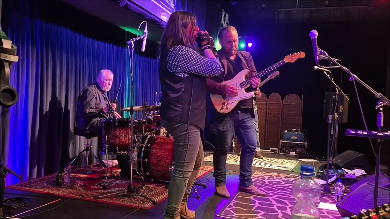 Smokestack Charlie In Noviteit 2025