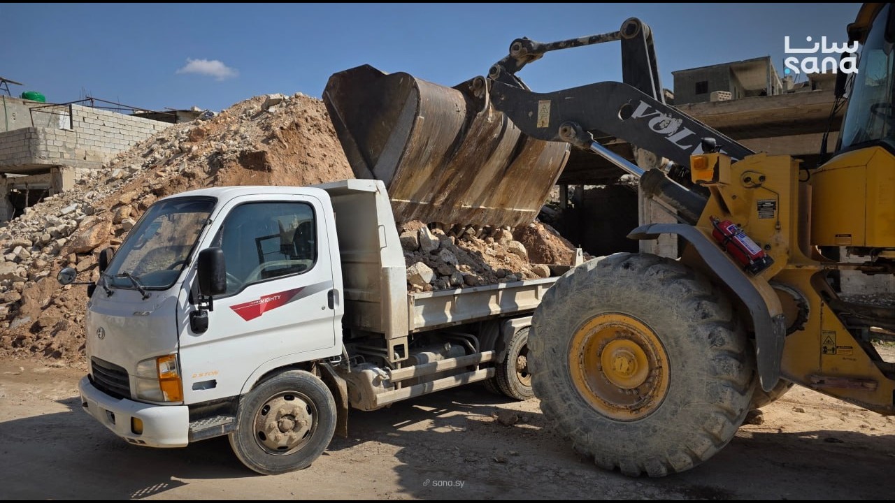 إطلاق حملة شاملة لإزالة أكثر من نصف مليون متر مكعب من الأنقاض في ريف حماة