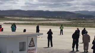 Así se iba Macri de Comodoro tras la inauguración del parque eólico de Manantiales Behr