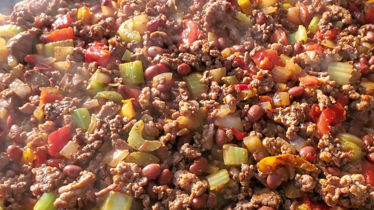 Griddle Porn: Chili on the Blackstone - YouTube