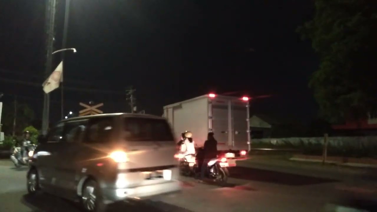 KA (BT) BRANTAS NEW GENERATION Ngebut 85KM/H Di Sore Hari Senja Utama #brantas #keretaapi #kai