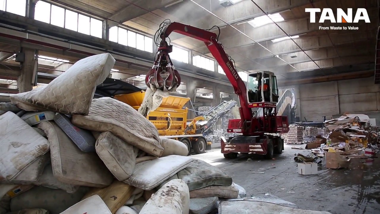 TANA Shark 440Deco waste shredder: Pre-shredding mattresses without screen