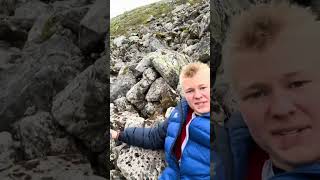 Ken so he plassert ut disse steinane egt?
