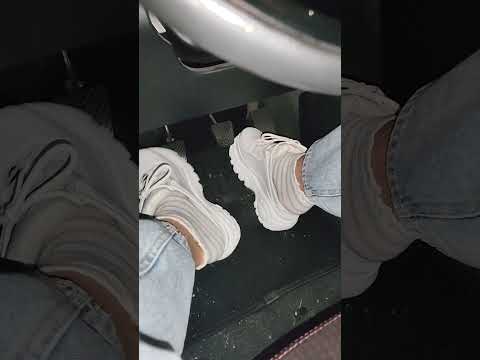 Fahrstunde in Clogs