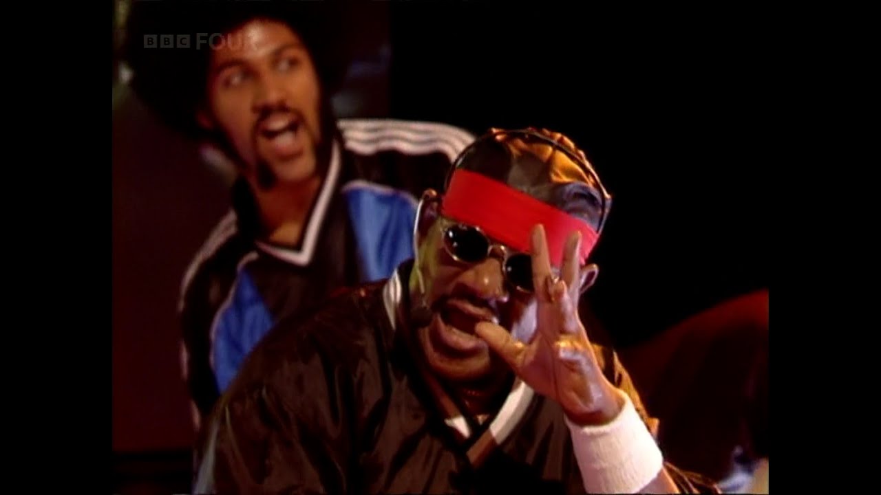 Kung Fu Fighting - REMIX 1998 - Bus Stop & Carl Douglas - Fantastic Performance!