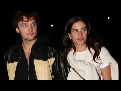 Sara Sampaio And Ray Nicholson Holding Hands 🫶 ️ - YouTube