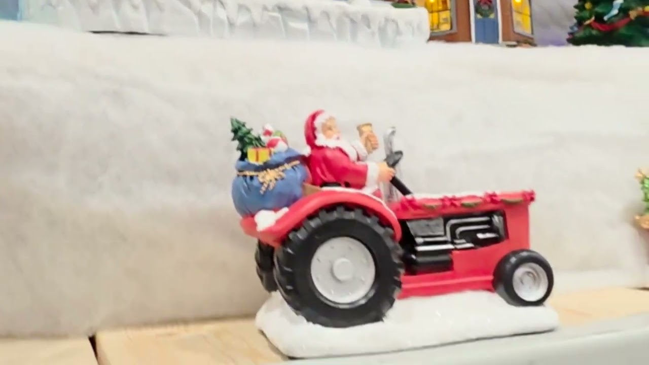 Lowe's  Christmas 2025 walk-through. New trees, lights,& character's (so much new stuff!)