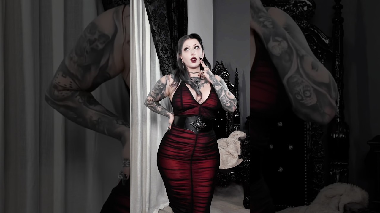 I need more red/black mesh dresses immediatelyyyyy🥀🥀🫣