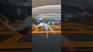 WART IHR SCHON MAL IN EINER TRAMPOLINHALLE🔥 #shorts #gymnast #trampoline #flickflack