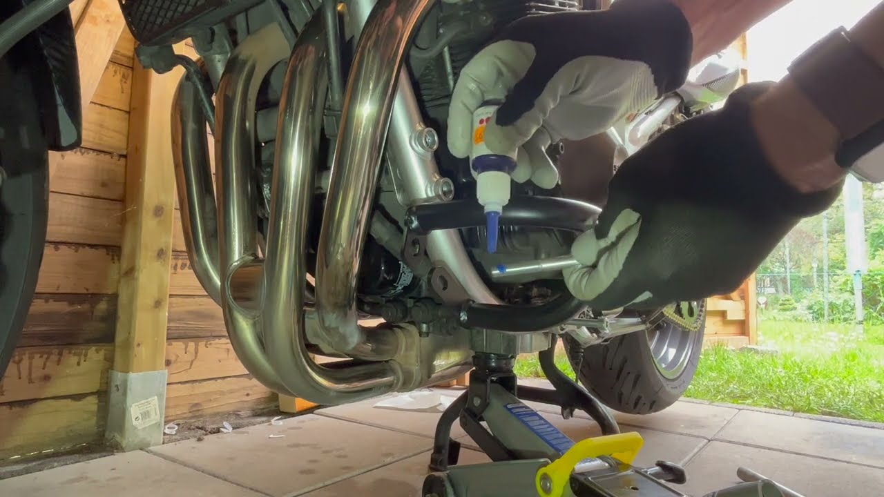 Suzuki Bandit1200 Seitenschutz ( crash bar ) Einbau mit abgebrochener Schraube.... HILFE !!!